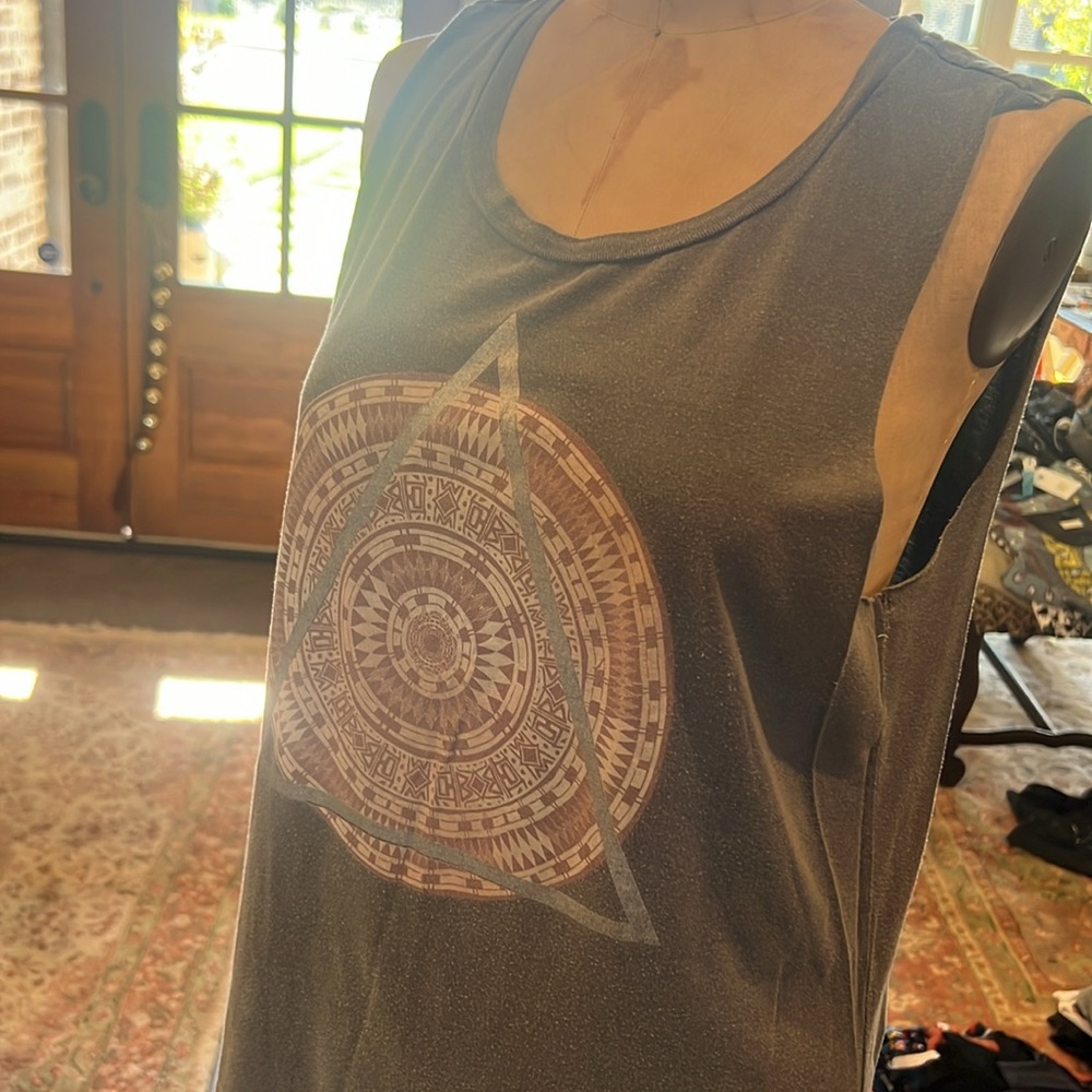 Billabong tank top - size medium - Picture 2 of 11